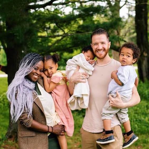 elan-church-in-naperville-churches-max-and-juliet-lyons-pastors-family-photo.jpeg