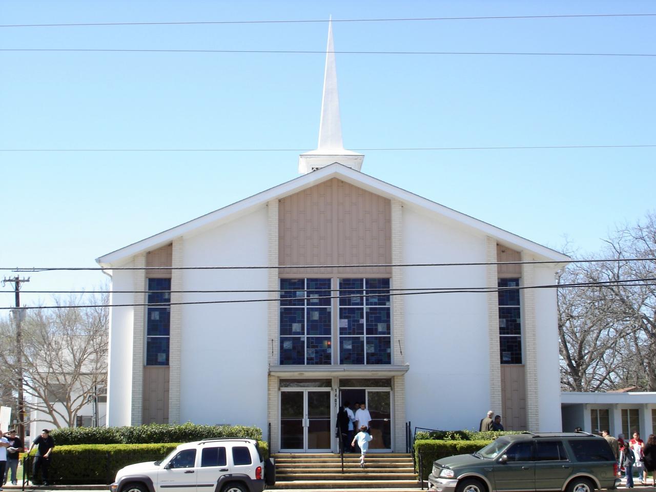 pic_of_front_of_church.jpg