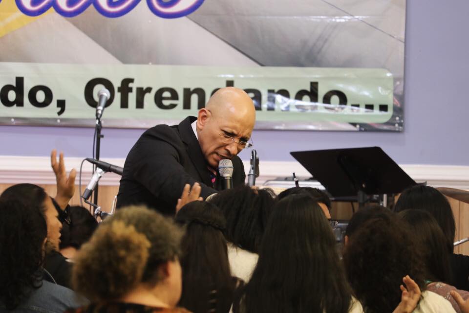 pastor_juan_interiano_.jpg