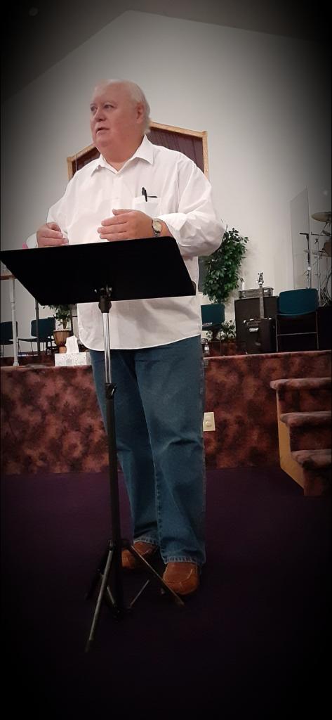Pastor Mike Lee teaching Wednesday night bible study.
