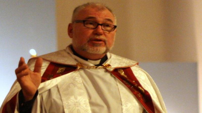 Fr. Tom leads our 10:10 a.m. serivce Sundays of Communion with progressive preaching and music
