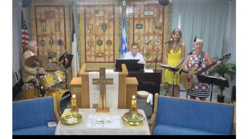 Praise band led by Pam Schleicher-Braden